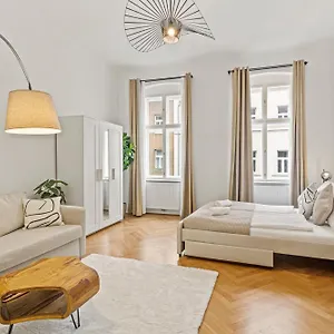 Cozy - 4 Min U6 Josefstaedterstrasse Apartment